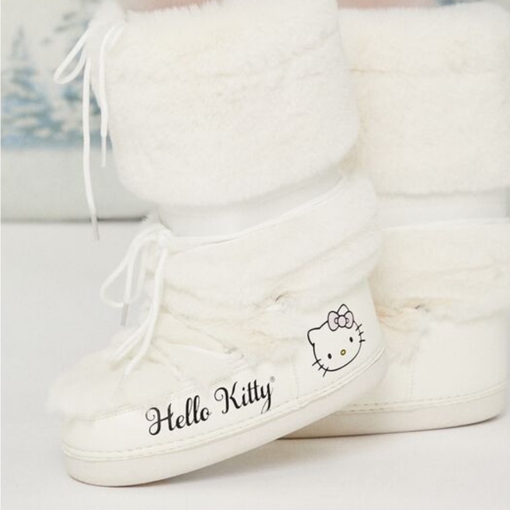 Hello Kitty X Forever 21 NEW Faux Fur Boots